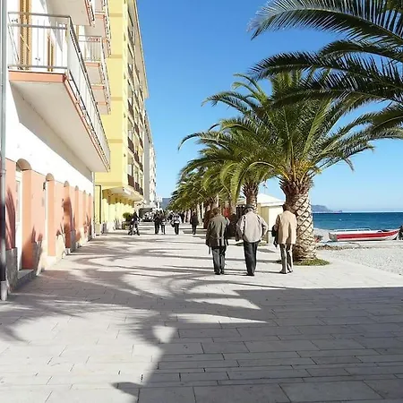 Il Mare Di Fronte